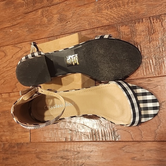 Shoes - Picture 4 of 4